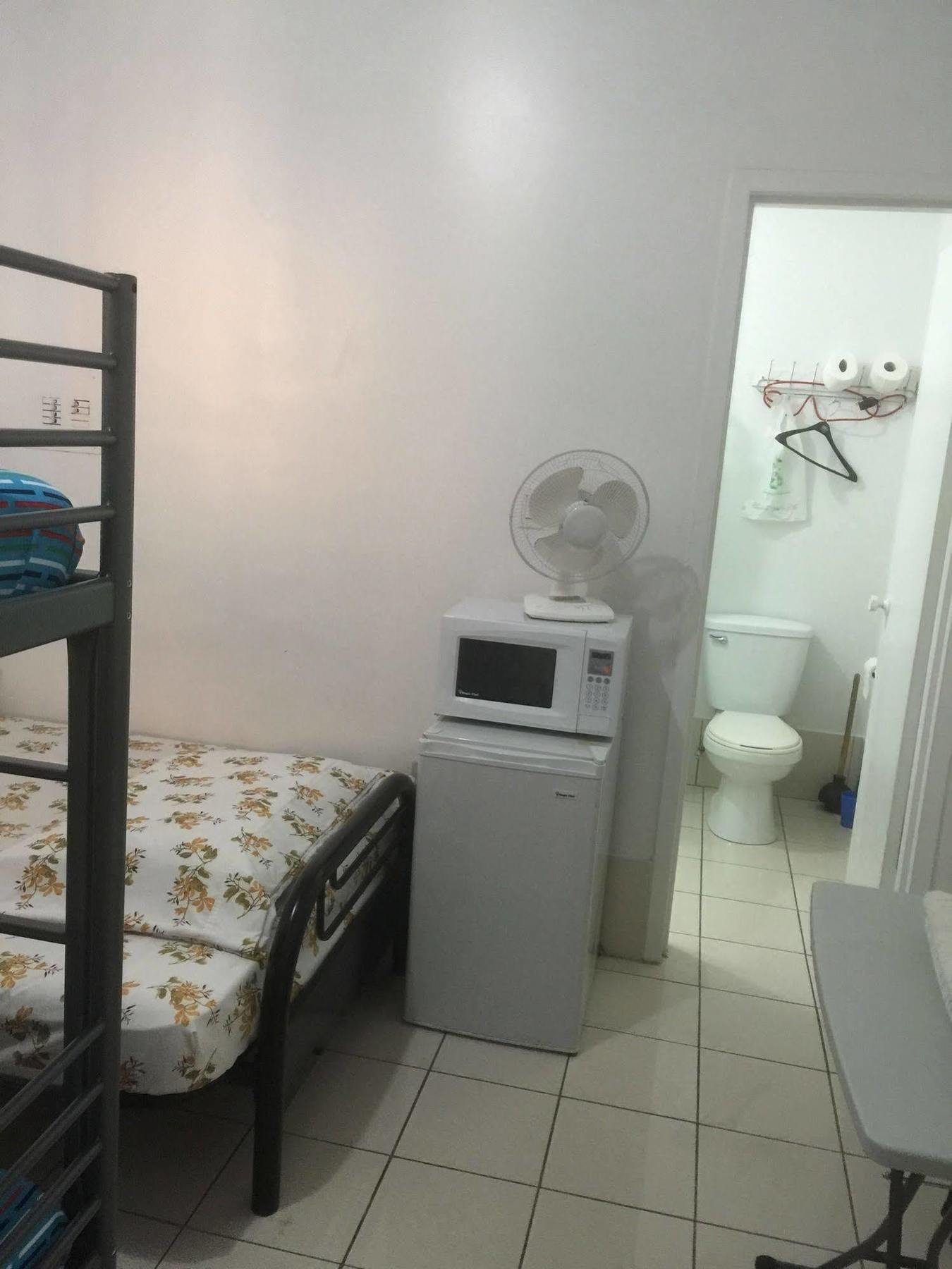 University Apartment โตรอนโต ภายนอก รูปภาพ