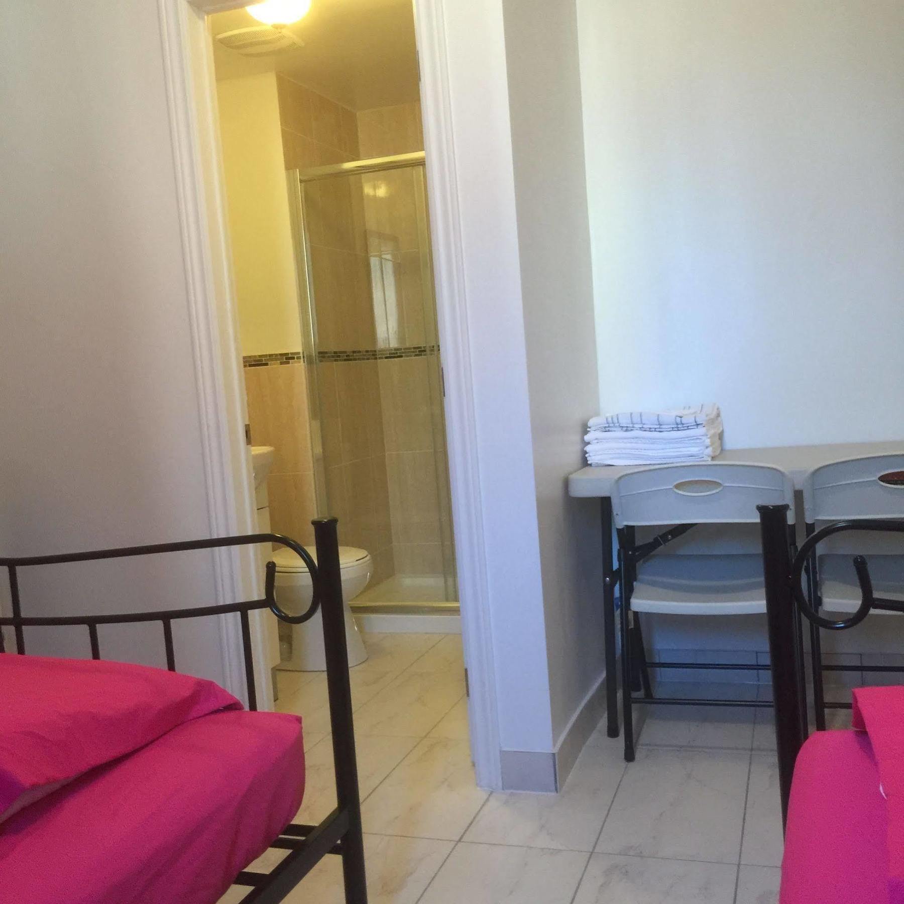 University Apartment โตรอนโต ภายนอก รูปภาพ