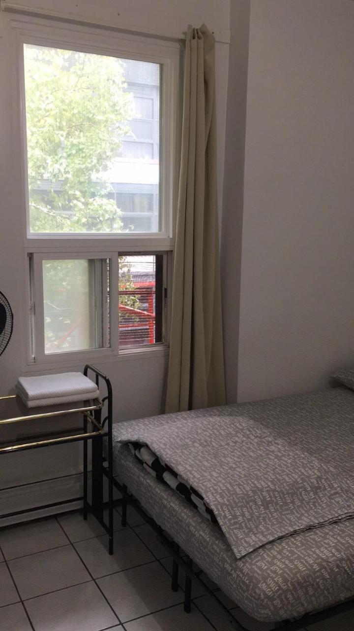 University Apartment โตรอนโต ภายนอก รูปภาพ