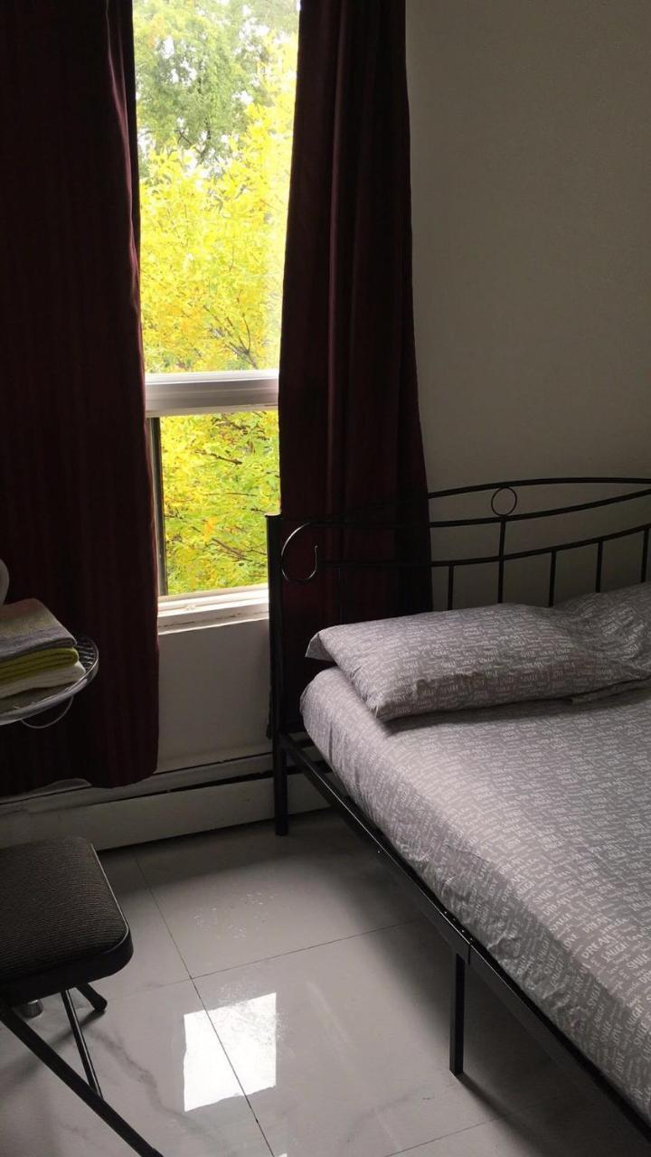 University Apartment โตรอนโต ภายนอก รูปภาพ