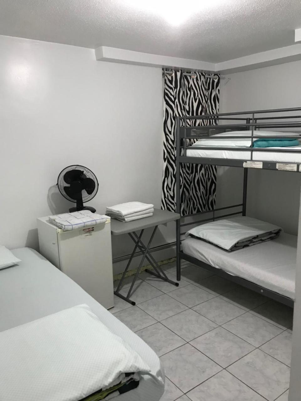 University Apartment โตรอนโต ภายนอก รูปภาพ